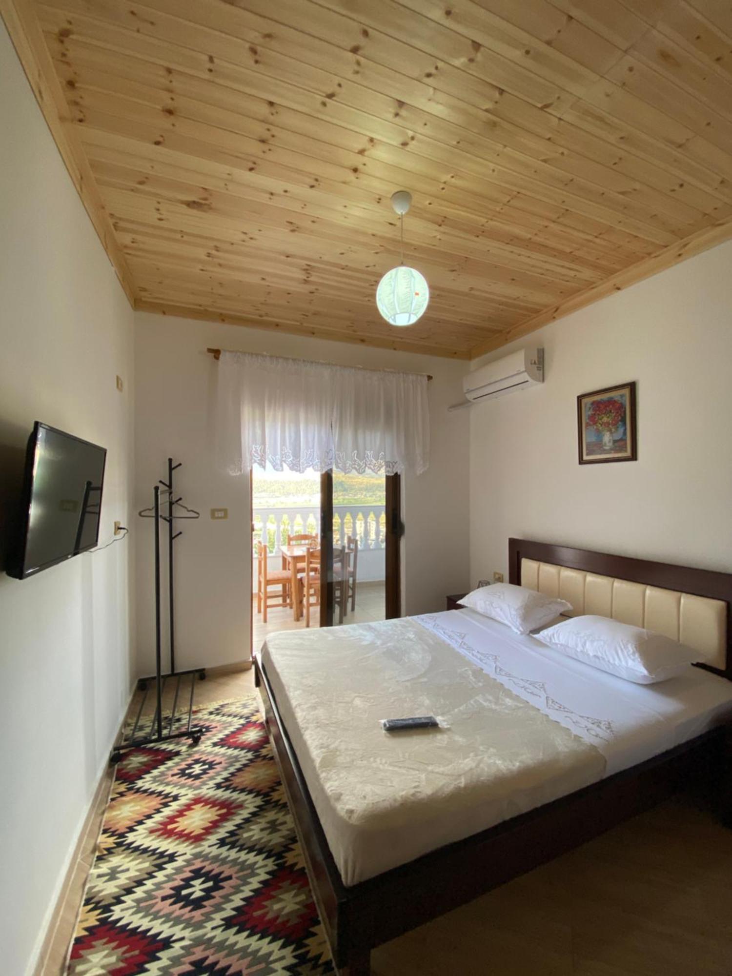 Stonetale Garden Guesthouse Gjirokastër Buitenkant foto