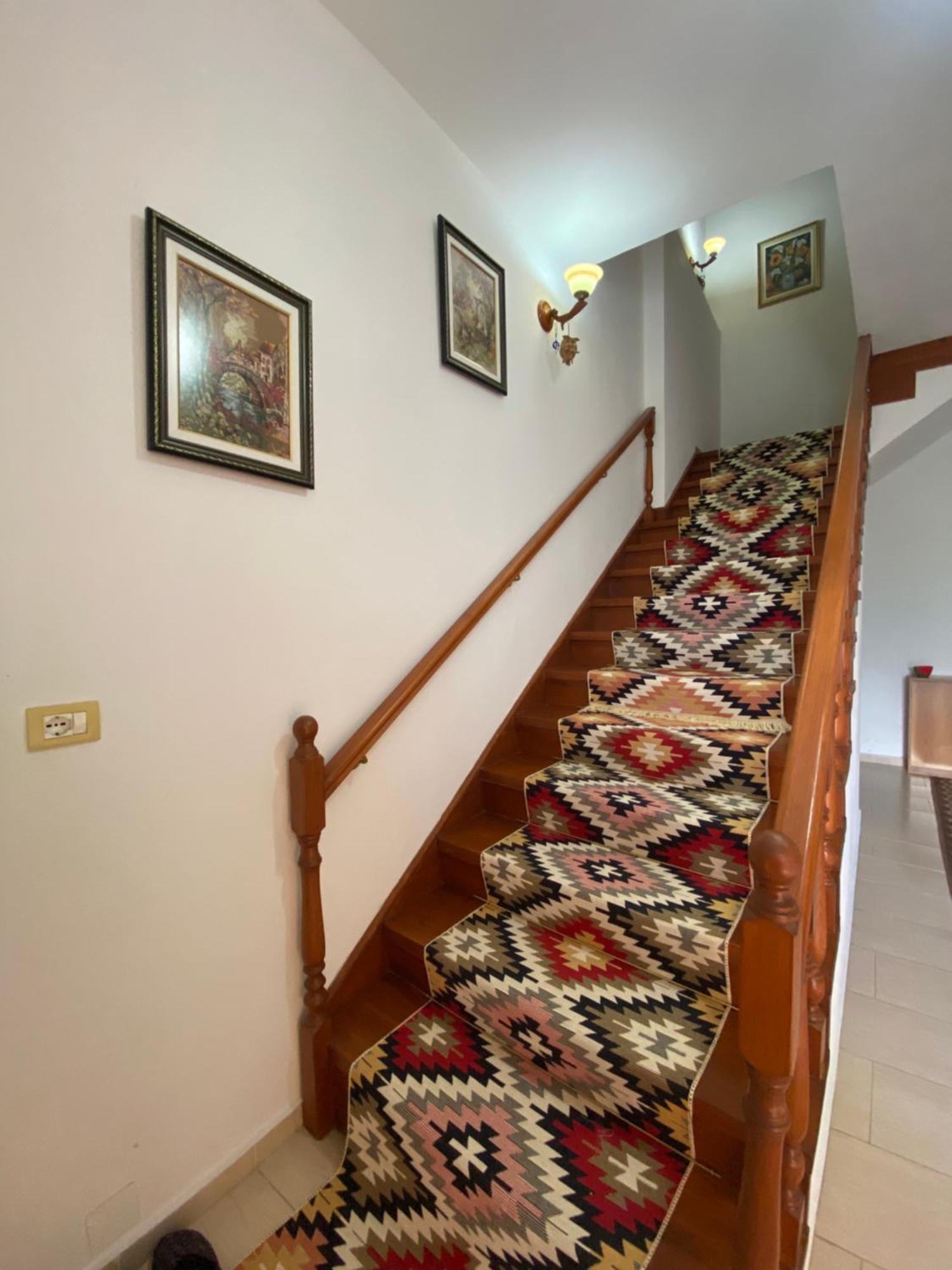 Stonetale Garden Guesthouse Gjirokastër Buitenkant foto