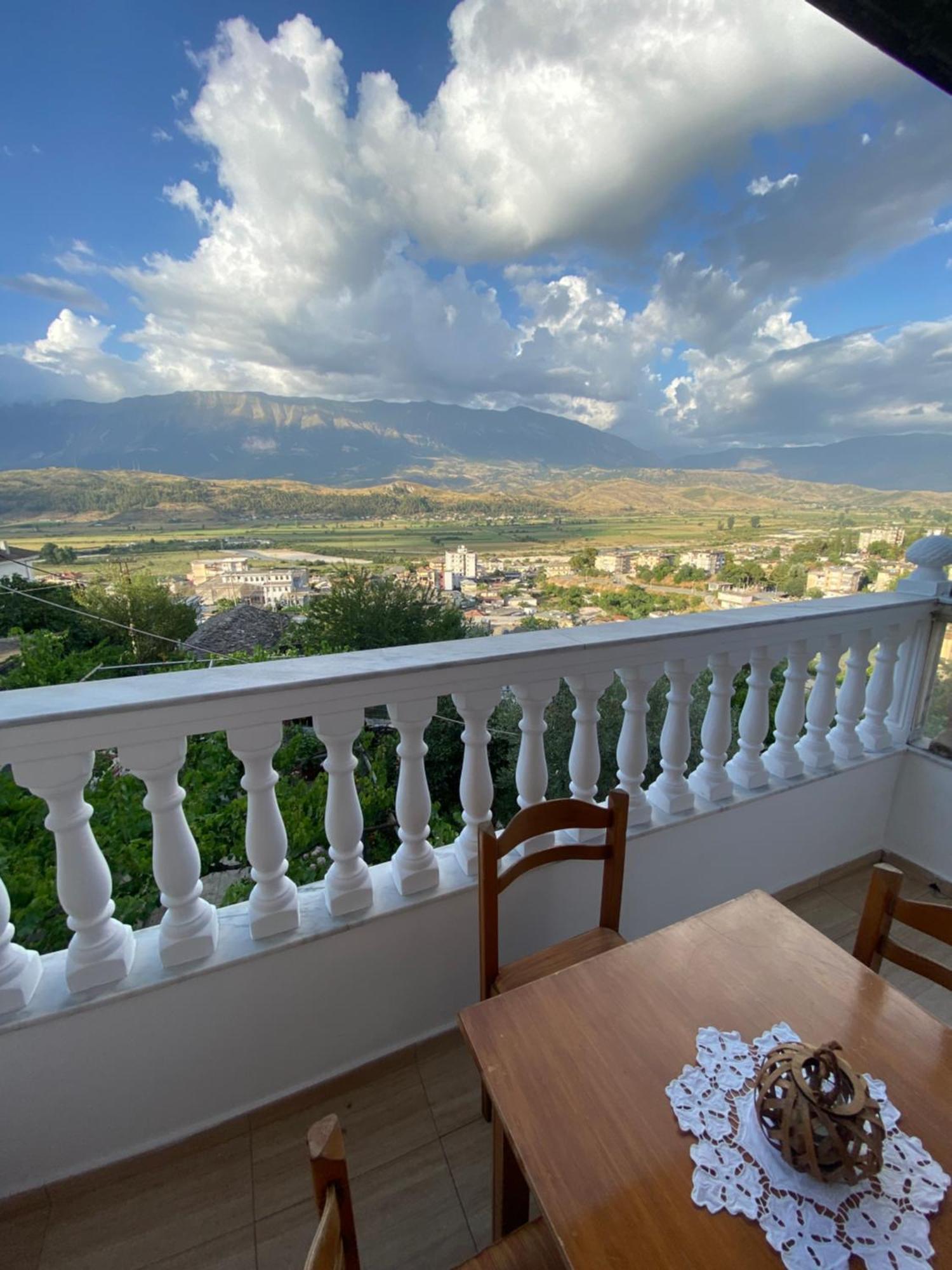 Stonetale Garden Guesthouse Gjirokastër Buitenkant foto