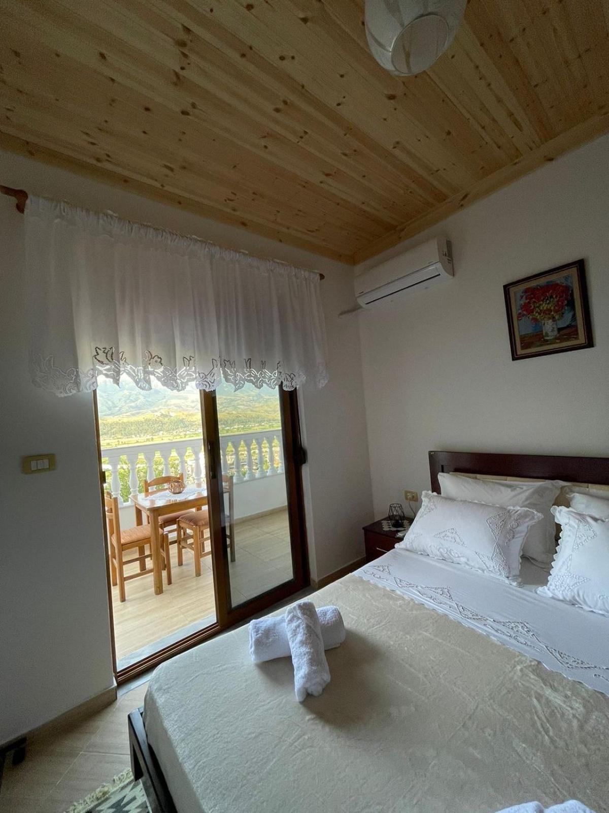 Stonetale Garden Guesthouse Gjirokastër Buitenkant foto