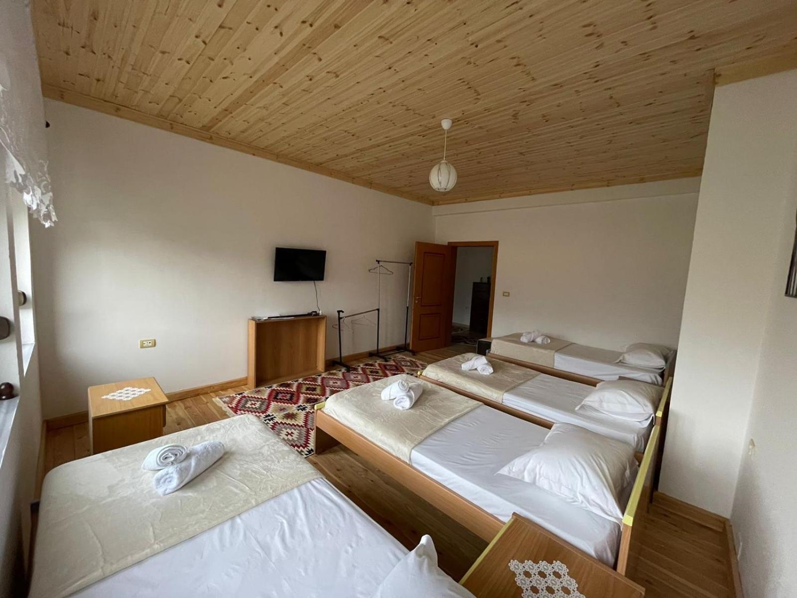 Stonetale Garden Guesthouse Gjirokastër Buitenkant foto