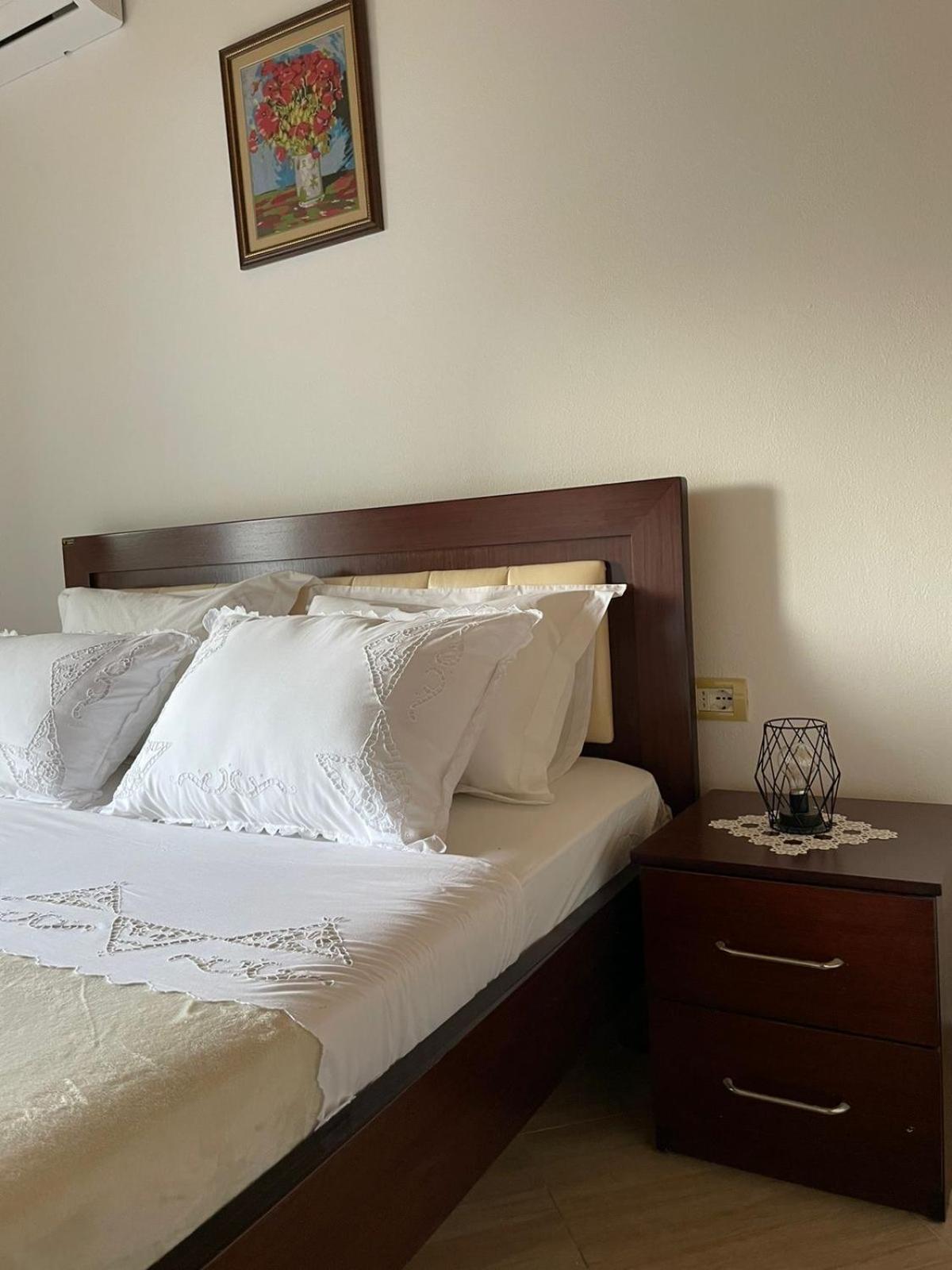 Stonetale Garden Guesthouse Gjirokastër Buitenkant foto