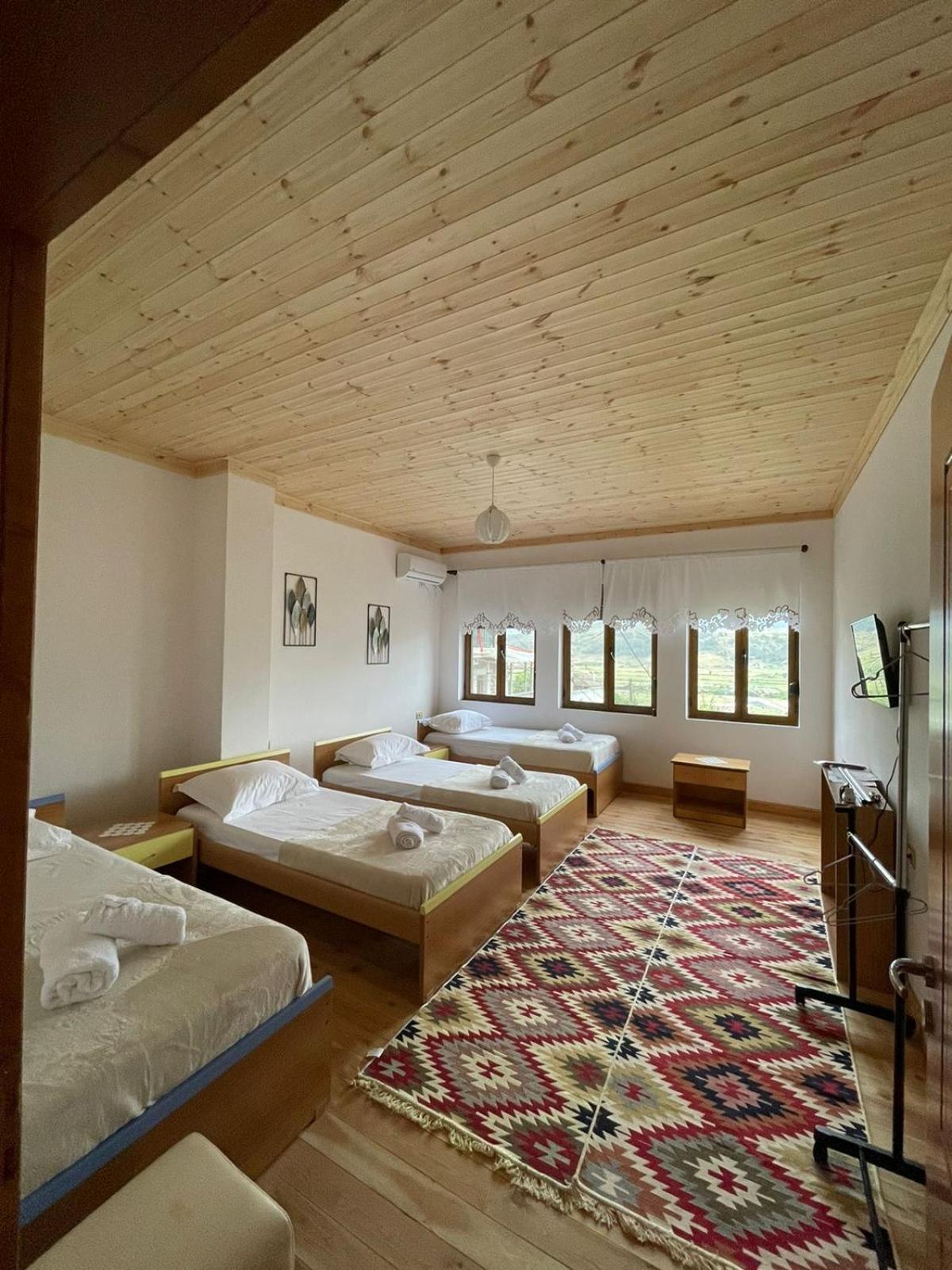 Stonetale Garden Guesthouse Gjirokastër Buitenkant foto
