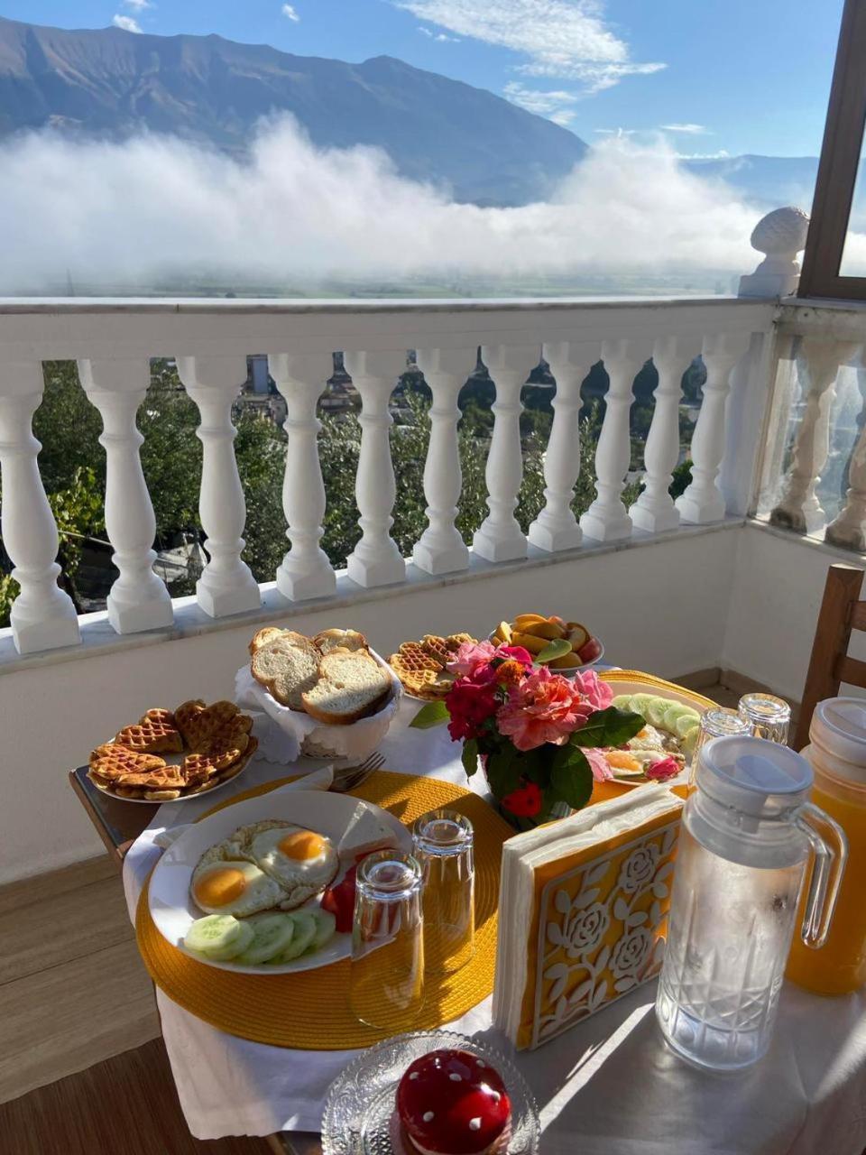Stonetale Garden Guesthouse Gjirokastër Buitenkant foto